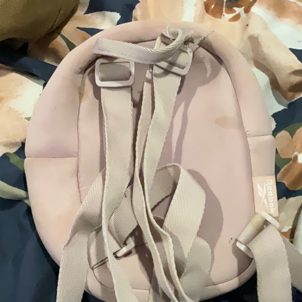 It a pink Reebok mini backpack - Picture 2 of 3